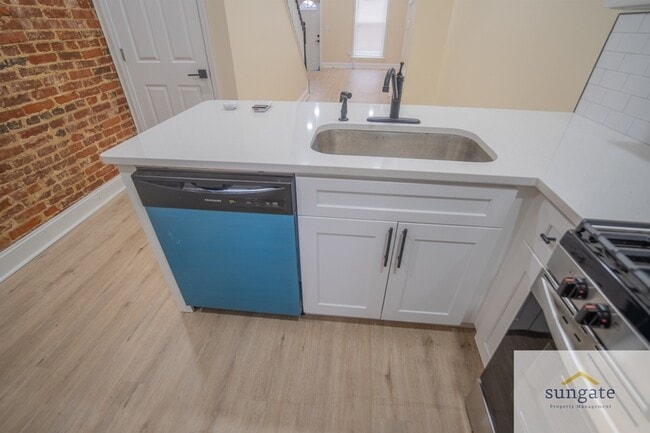 Building Photo - 3205 Esther Pl