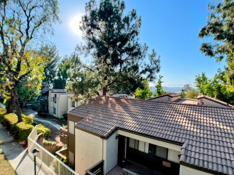 Building Photo - 22725 Lakeway Dr