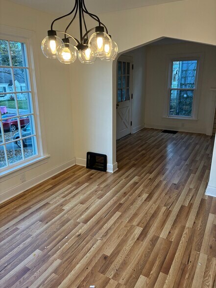 Brand new floors! - 326 Poplar St