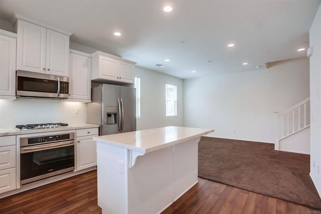 Building Photo - Modern 3-Bedroom, 3-Bath in Prime North Co...