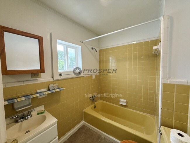 Building Photo - 204 Fishburne St