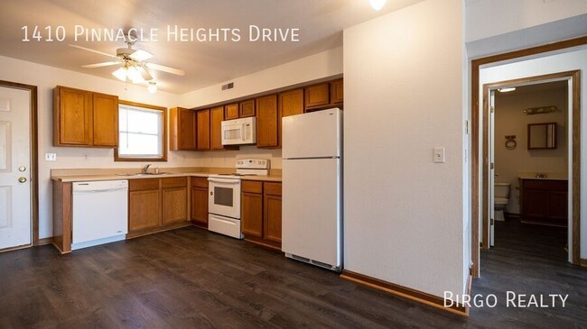 Building Photo - Updated 2-BED with LUXURY VINYL FLOORING