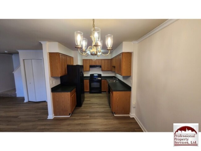 Building Photo - Beautiful 3-Level Townhouse in the Heart o...
