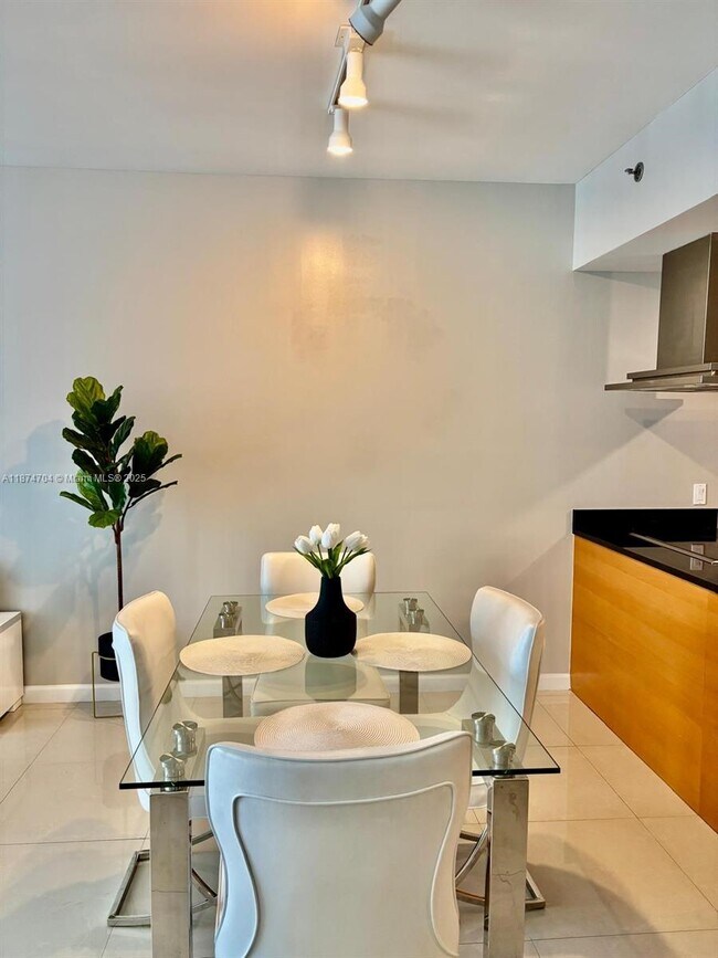 Building Photo - 485 Brickell Ave