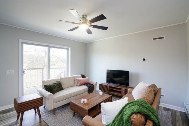 Building Photo - 256 Spring St