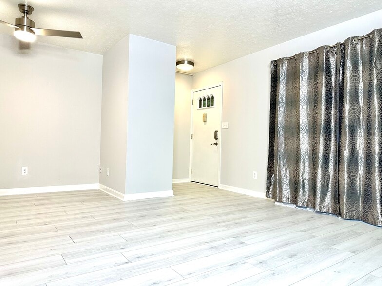 Building Photo - 124 S Sherrin Ave