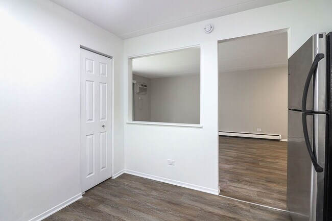 Building Photo - 2544 Waterbury Dr