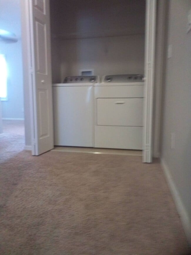 Building Photo - Arborview Park Townhouse close to UCF located in Oviedo (2 bed /2 1/2 bath)