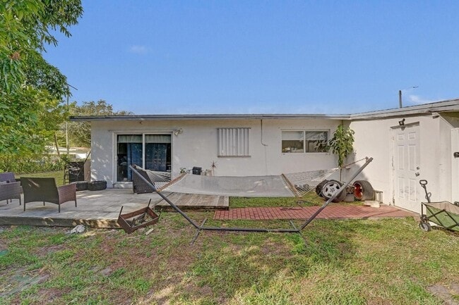 Building Photo - 3322 McKinley St