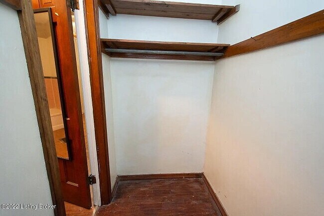 Building Photo - Charming 1 bed, 1 bath apartment in old louisville.