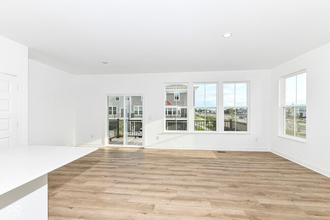 Building Photo - 9312 Clarendon Dr