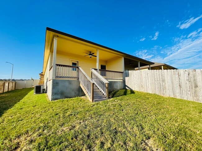 Building Photo - 3/2 in Knox Ridge