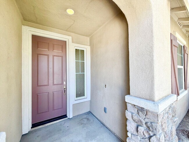 Building Photo - Blackmore Ranch Cul-de-Sac Home w/ Loft, 3-Car Tandem Garage & RV Parking