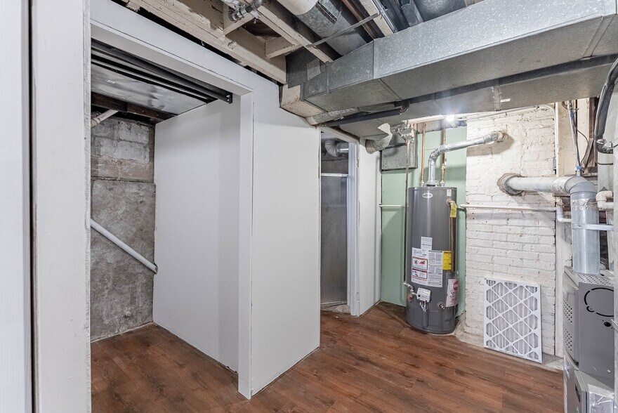 Building Photo - 125 S Main St