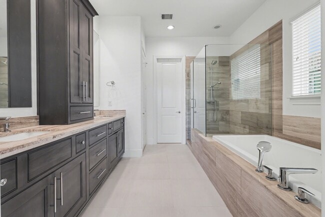 Building Photo - 2713 Kinsley Oaks Dr