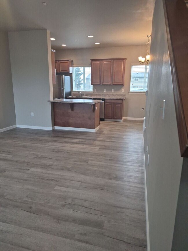 Building Photo - Welcome home to this beautiful 2BD/2.5BA, newly updated tri-level townhome!!!