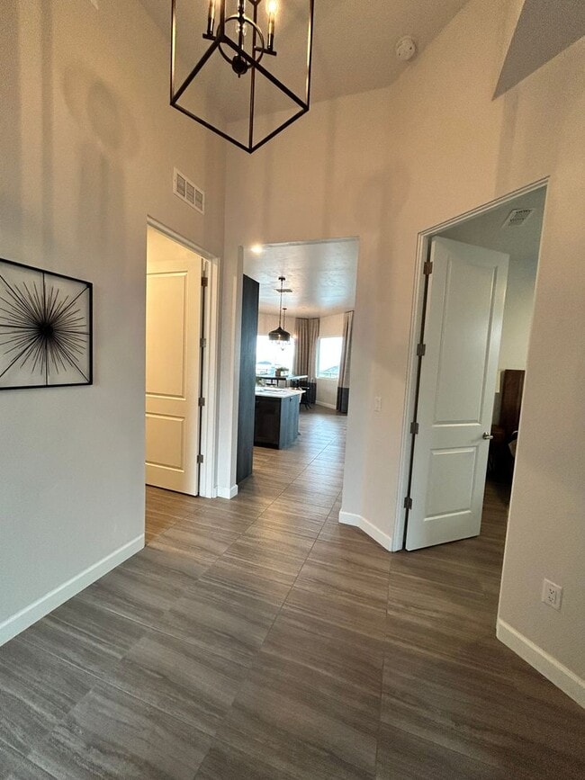 Building Photo - Beautiful Furnished Pool Home!