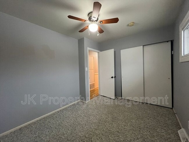 Building Photo - 333 Riverview 4 W