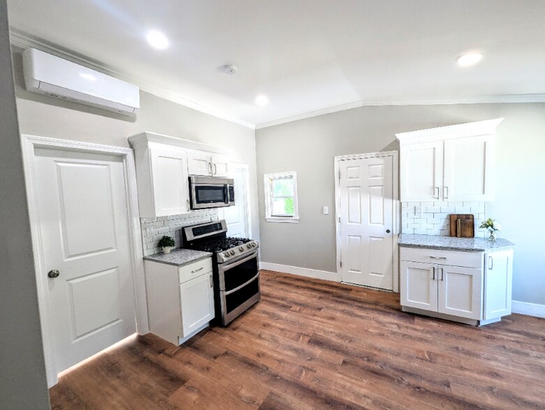 Building Photo - 31 Oberlin St