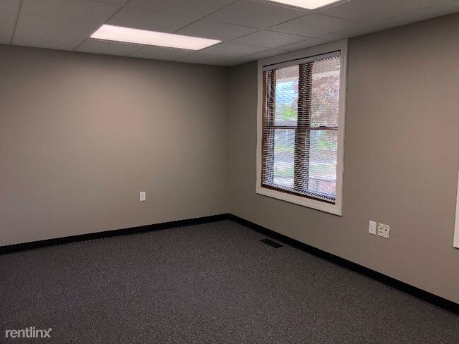 Building Photo - 2101 Broadwater Ave