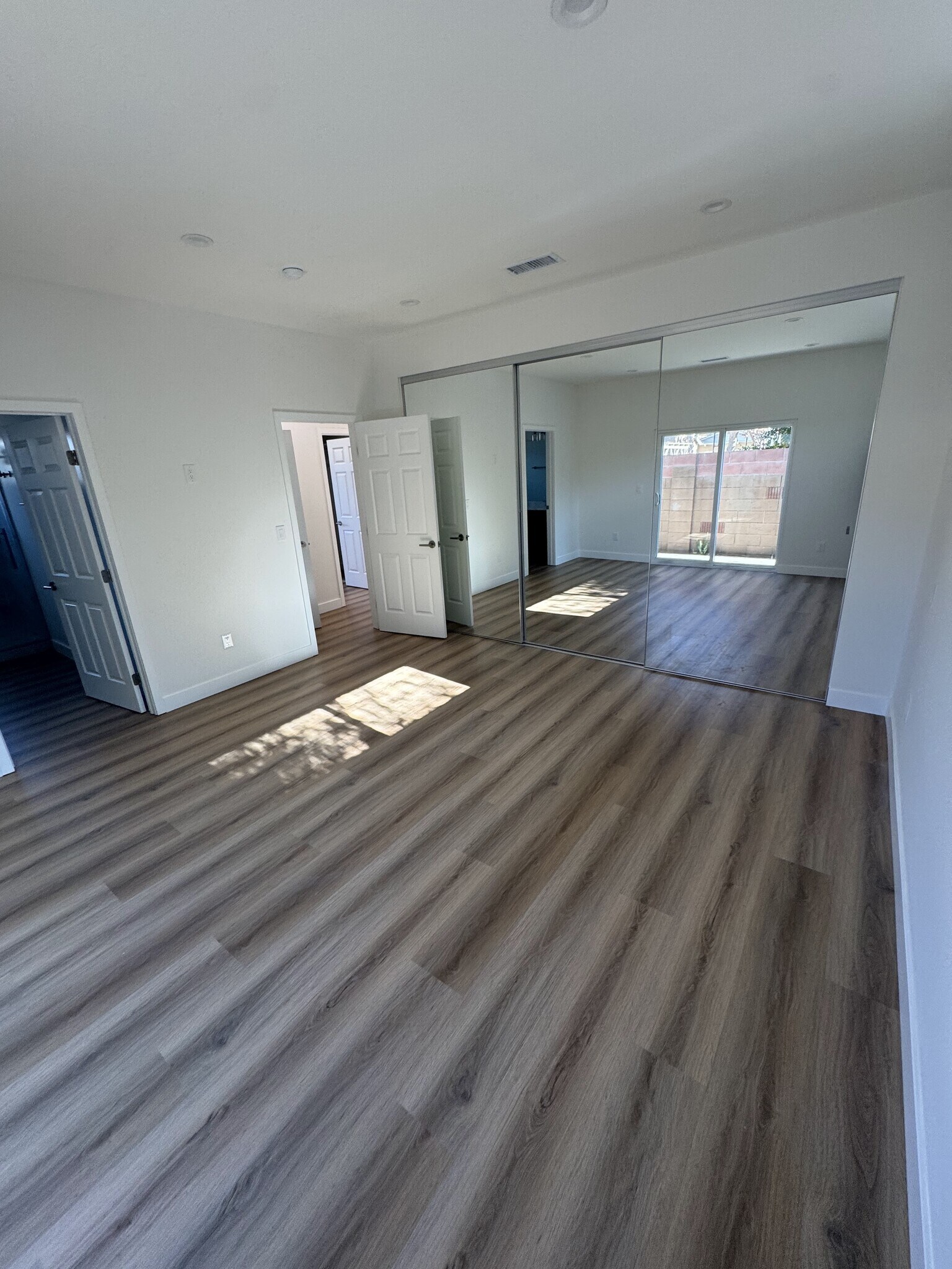 Building Photo - 15920 Eccles St