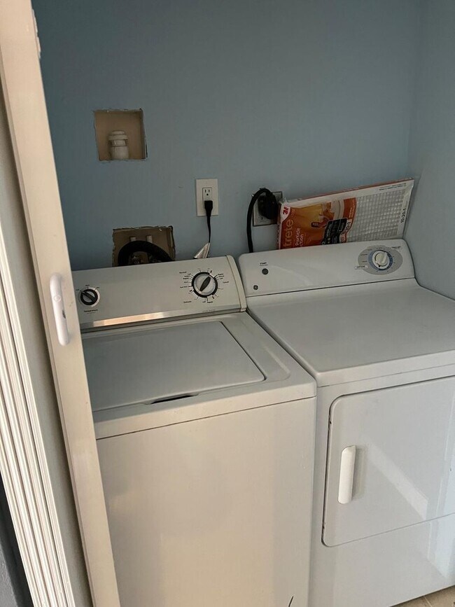 Building Photo - 128 Eucalyptus Ct