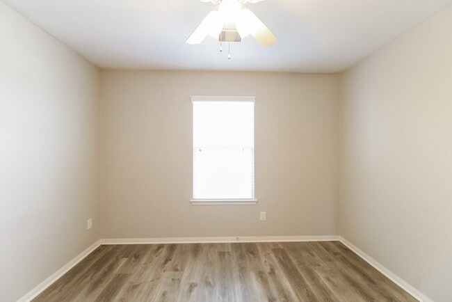 Building Photo - 11823 Princess Garden Way