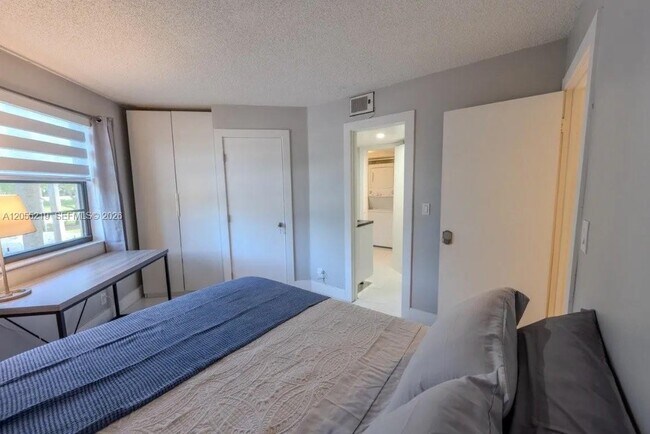 Building Photo - 10451 W Broward Blvd