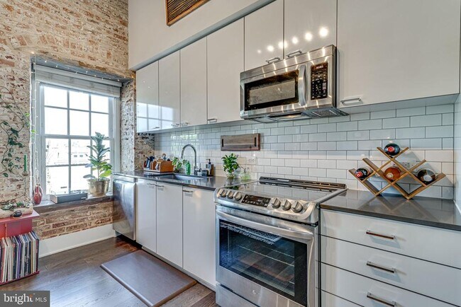 Primary Photo - 515 N Washington St