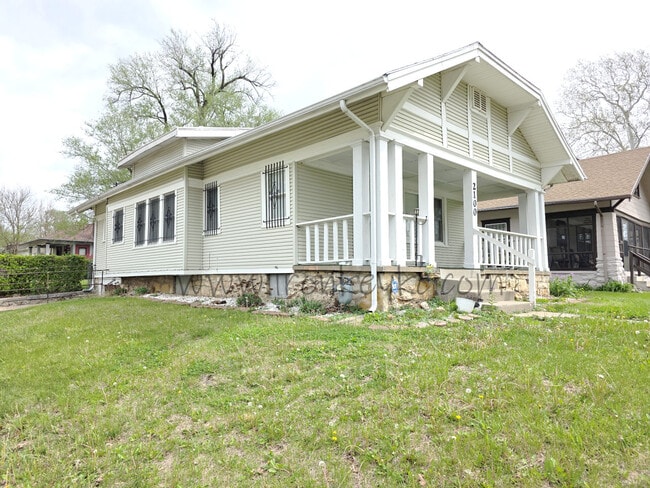 Building Photo - 2100 E 58th St