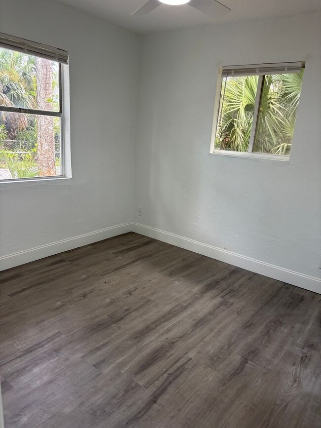 Building Photo - Newly Remodeled 3 Bedroom