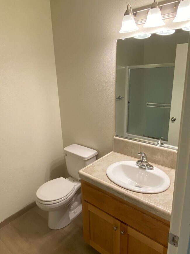 Building Photo - 3058 Bright St