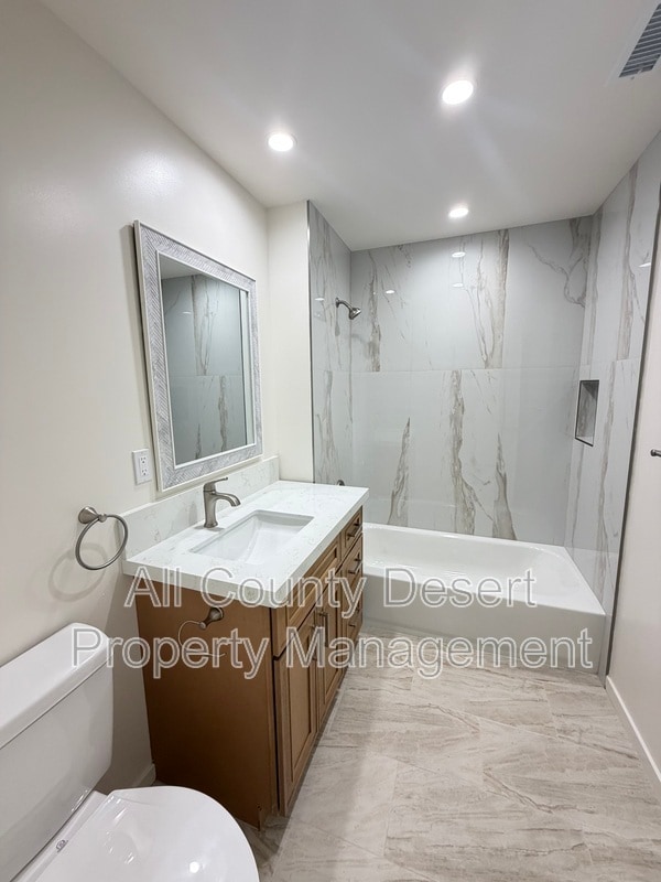 Building Photo - 517 S Mountain View Dr