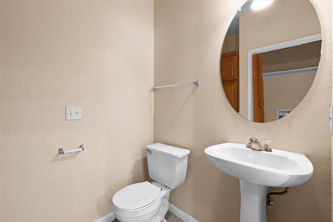 Building Photo - 7502 Lazy Creek Dr