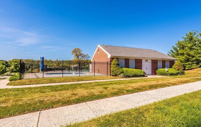 Building Photo - Beautifully maintained townhouse in New Market available before the new school year!