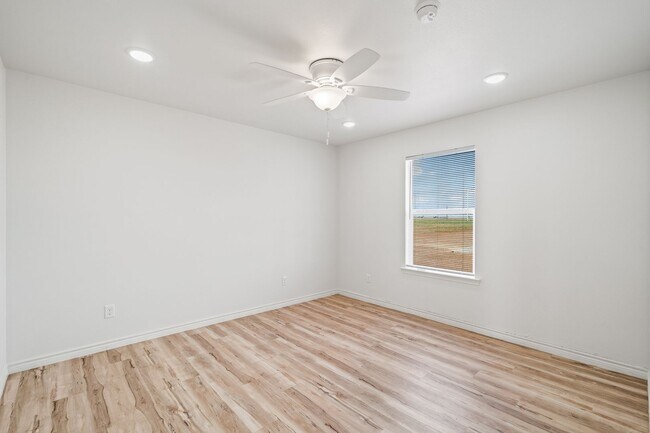 Building Photo - 109 North F M 789