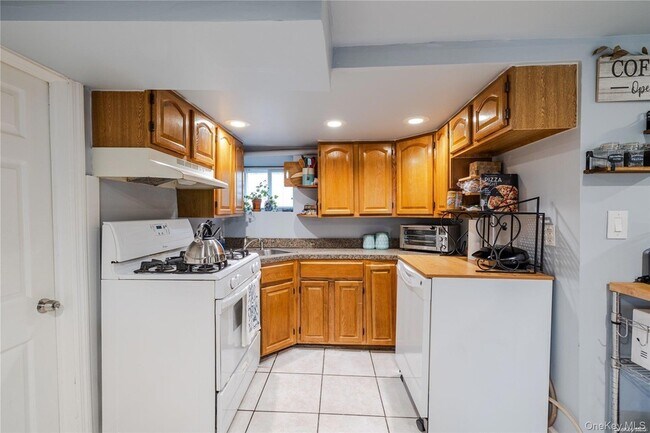 Building Photo - 147 Mitchell Ave