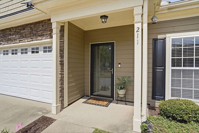 Building Photo - Experience refined, low-maintenance living in this beautifully appointed end-unit townhome