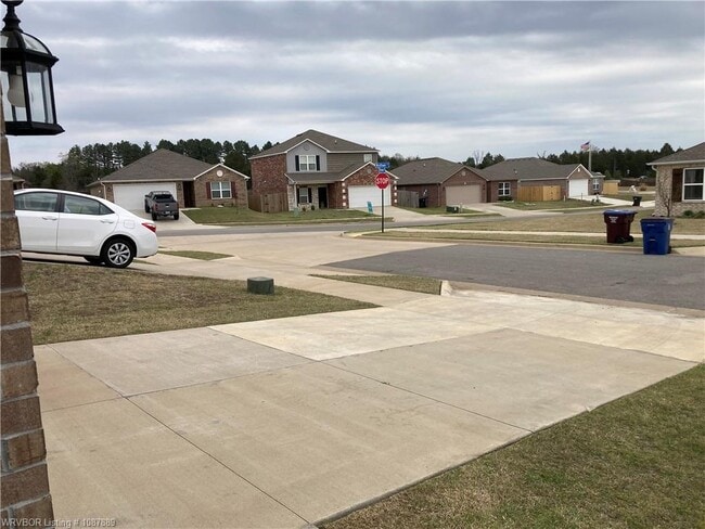 Building Photo - 8004 Dogwood Dr