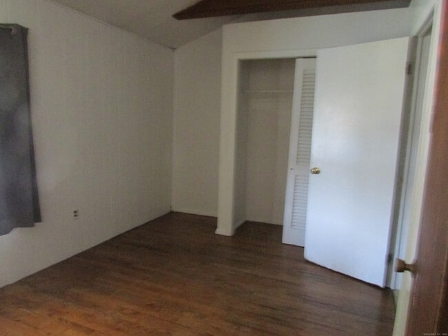Building Photo - 102 Riverview Ave