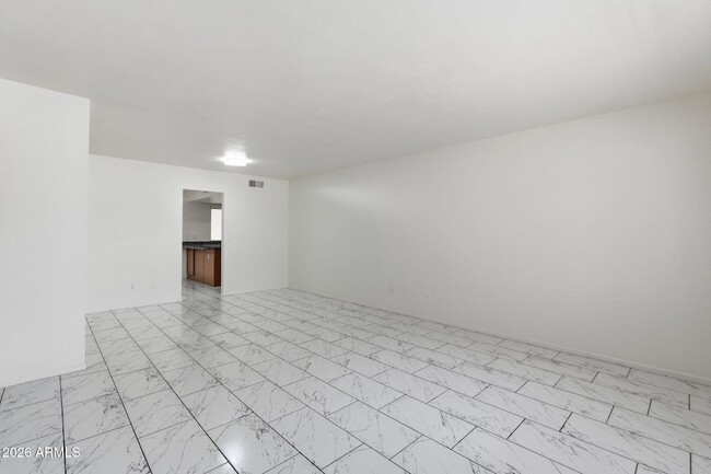 Building Photo - 4731 W Paradise Ln