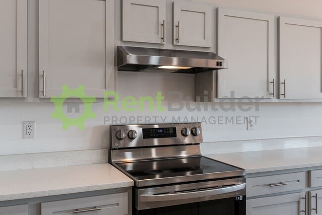 Building Photo - $999.00 FIRST MONTHS RENT MOVE IN SPECIAL PRICING