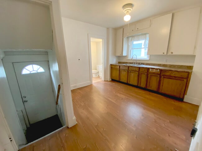 Building Photo - 529 Clarendon Ave NW