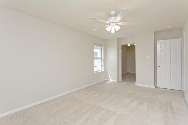 Building Photo - 3327 Summerwood Ln