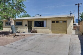 Building Photo - 2805 Sultana St