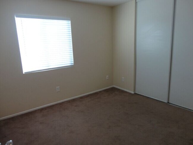 Building Photo - Beautiful 3 + 2 Single Story Home Palmdale