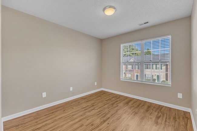 Building Photo - 3 Bedroom Brick Front Carraige Downs Townh...