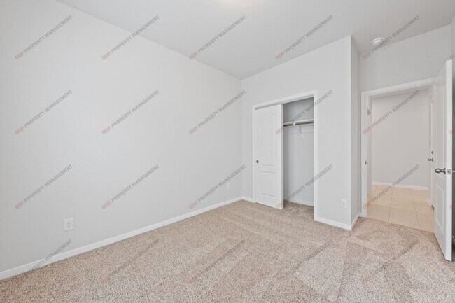 Building Photo - $250 OFF FIRST MONTHS RENT