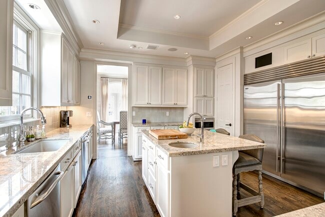 Building Photo - 3440 Locke Ln