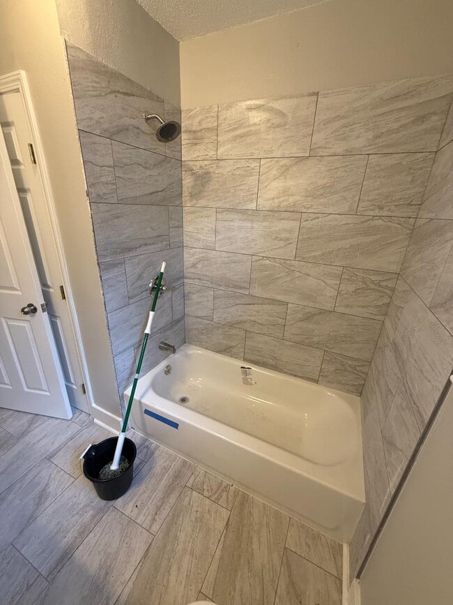 Building Photo - 629 Catalpa St